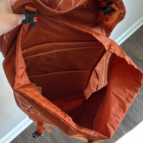 Patagonia Rust Backpack with White Pattern - Picture 3 of 7